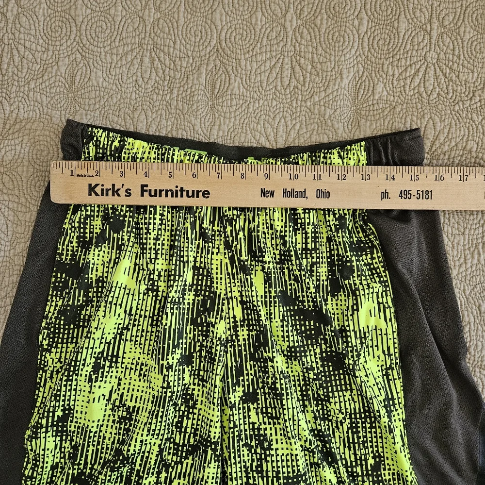Mens athletic Nike shorts size L - Picture 2 of 9
